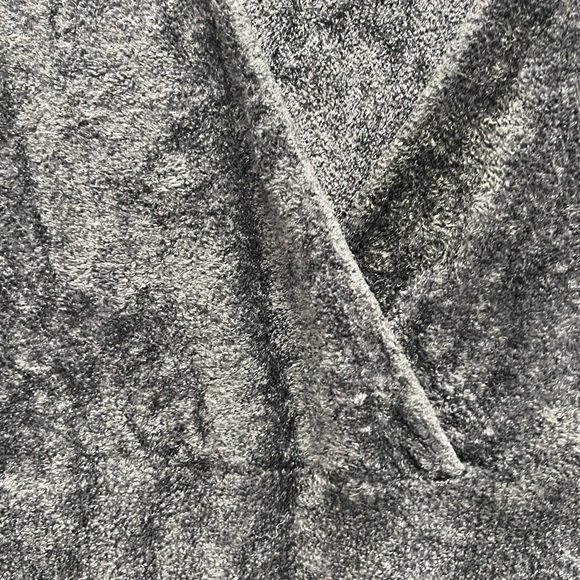 Women’s long sleeve soft V-neck wrap sweater, stretchy in Size M - Picture 4 of 7